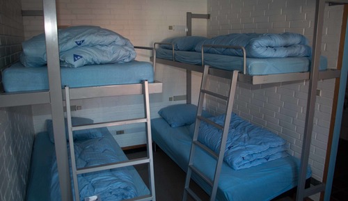 Habitación básica con 1 cama doble o 2 individuales, varias camas