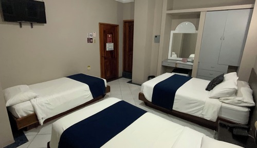 Habitación triple ejecutiva, varias camas