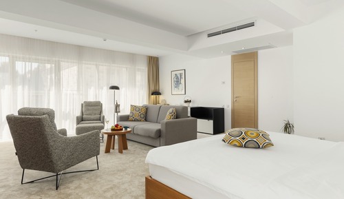 Suite Confort, balcón, vistas parciales al mar