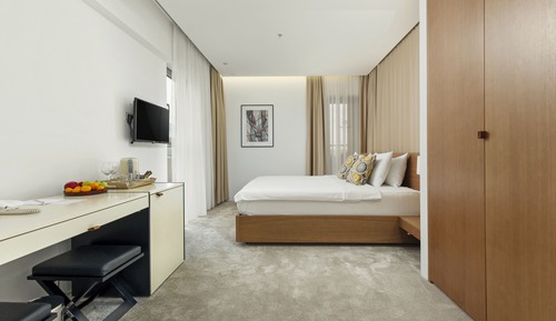 Habitación superior, balcón, vistas parciales al mar