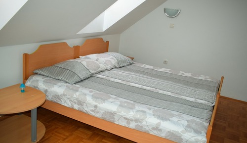 Habitación con 2 camas individuales, baño privado