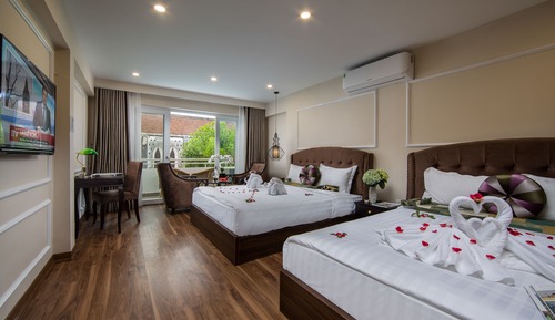 Habitación triple Deluxe, balcón