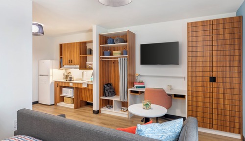 Suite estudio, 2 camas de matrimonio, accesible para personas con discapacidad (Kitchen)