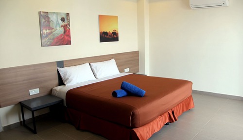 Habitación estándar doble, 1 cama de matrimonio grande, vistas a la ciudad