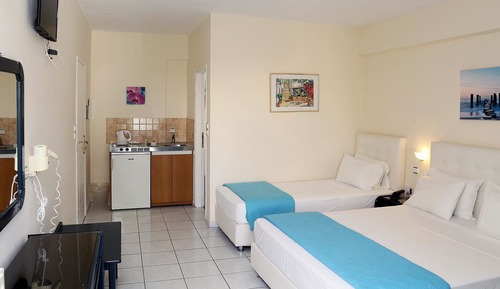 Habitación triple, vistas al jardín