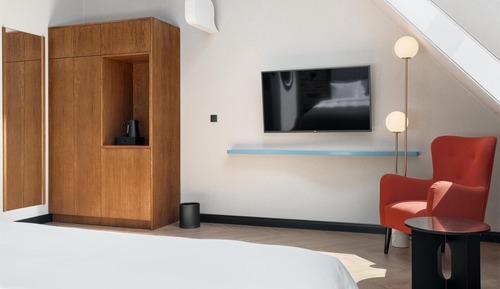 Estudio, en edificio anexo (Annex Building)
