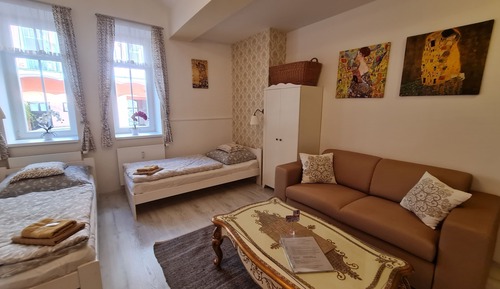 Estudio romántico, varias camas, cocina básica, en la zona del patio
