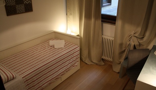 Habitación individual, baño compartido