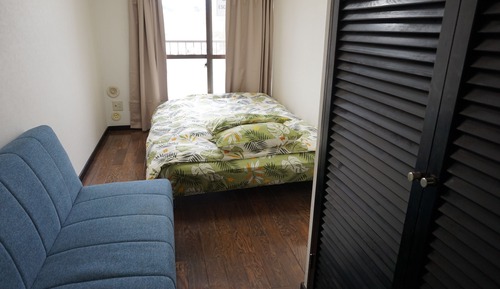 Estudio, balcón (702)