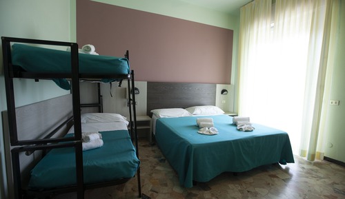Habitación cuádruple, balcón