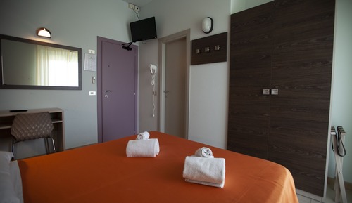 Habitación económica con 1 cama doble o 2 individuales, balcón