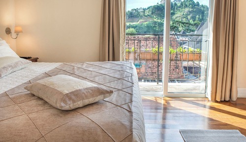 Premium triplo, com sacada, com vista