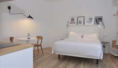 Apartamento superior, baño privado, vistas a la ciudad (Triple )