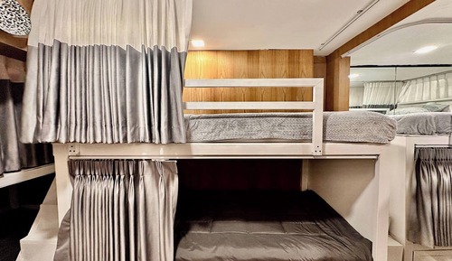 Dormitorio compartido, 6 habitaciones