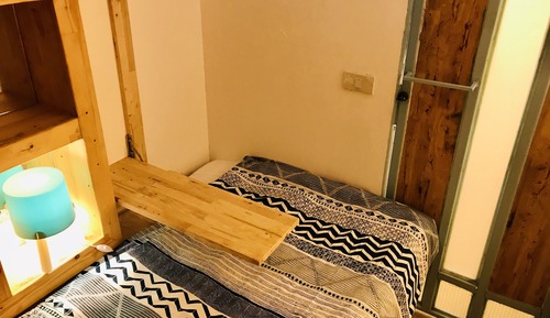 Blu Cabin Single Bed with Shared Bathroom 