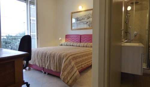 Habitación con 1 cama doble o 2 individuales, balcón