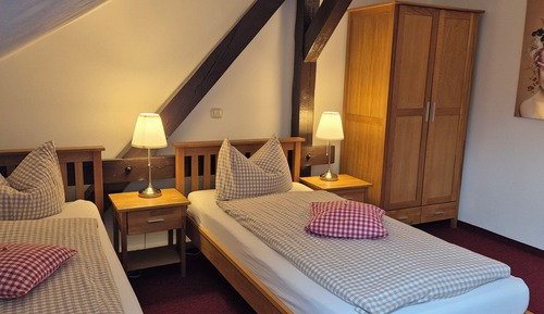 Habitación clásica con 2 camas individuales
