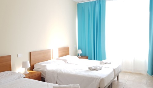 Habitación cuádruple, varias camas