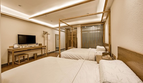 Habitación triple de diseño, varias camas, frigorífico
