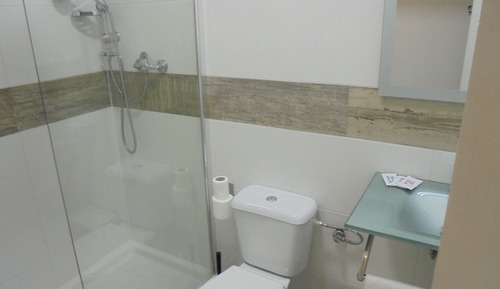 Habitación individual, baño privado (C)