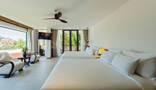 Habitación familiar, vistas a la piscina
