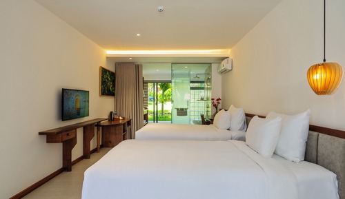 Habitación familiar, habitaciones comunicadas, vistas a la piscina