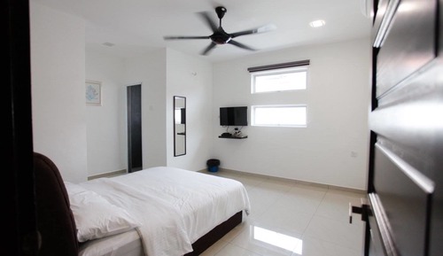 Deluxe Queen Room