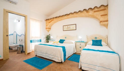 Habitación triple, balcón