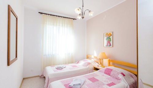 Apartamento (Two-Bedroom Apartment with Balcony)