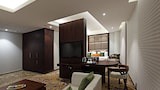 Luxury Suite, 1 King Bed, Smoking, Bathtub