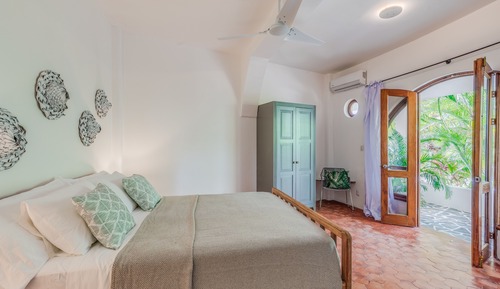 Beachfront Queen Room with Sea View