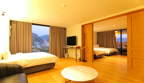 Family Terrace Connecting Room