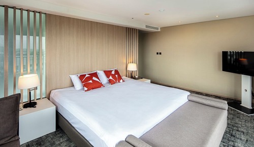 Habitación Premier, 1 cama de matrimonio grande, bañera de hidromasaje, vistas a la ciudad