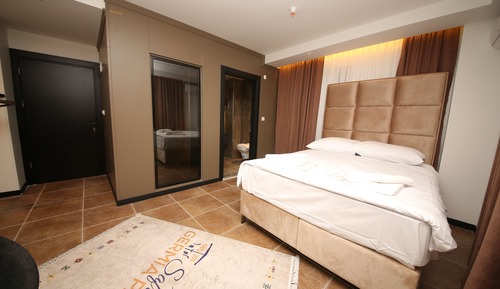 Estudio Confort, 1 cama de matrimonio, baño privado, vistas al patio