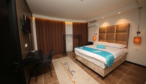 Habitación junior, 1 cama de matrimonio, baño privado, vistas al patio