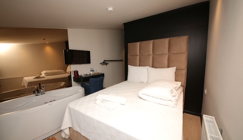 Ático exclusivo, 1 cama de matrimonio, bañera de hidromasaje, vistas a la ciudad