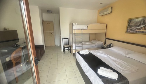 Habitación familiar, balcón