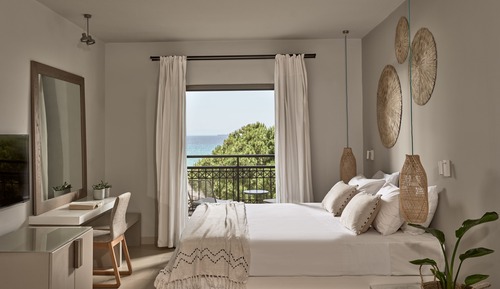 Habitación superior con 1 cama doble o 2 individuales, vistas al mar