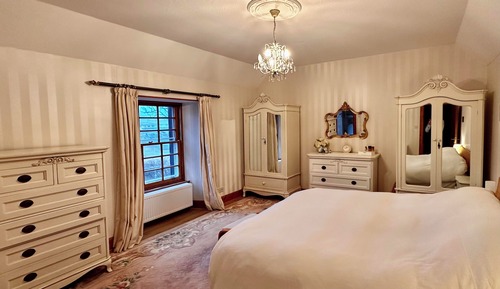 Habitación doble superior, 1 cama de matrimonio grande, vistas parciales al mar