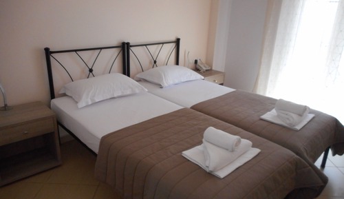 Habitación con 2 camas individuales, terraza