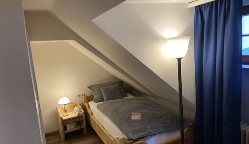 Habitación individual básica, baño privado (mit Dachschräge)