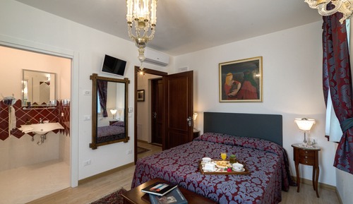 Suite de lujo, 1 habitación, baño privado, vistas al parque