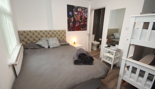 Habitación cuádruple, varias camas, baño privado