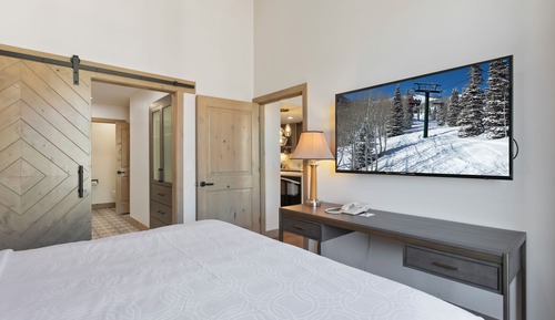 Deluxe Condo, Multiple Beds, Fireplace, Top Floor