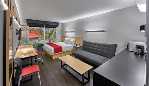 Habitación superior, 1 cama de matrimonio grande con sofá cama