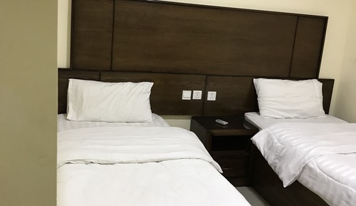 Habitación básica con 1 cama doble o 2 individuales