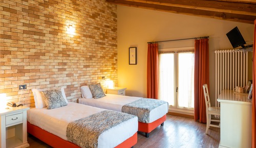 Habitación estándar con 1 cama doble o 2 individuales