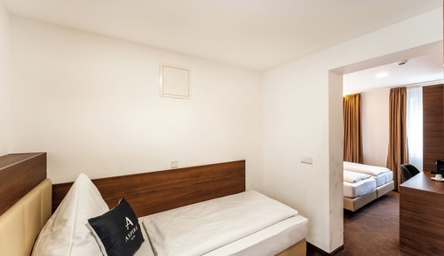 Habitación, varias camas
