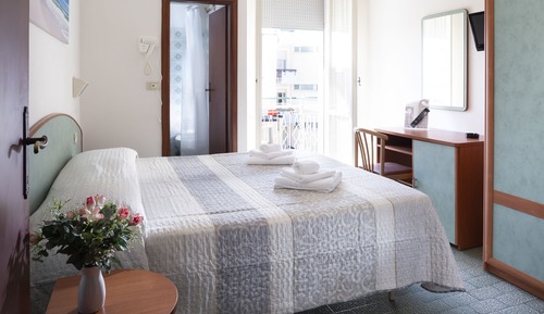 Habitación estándar con 1 cama doble o 2 individuales