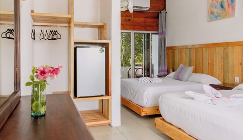 Habitación triple estándar, vistas a la piscina
